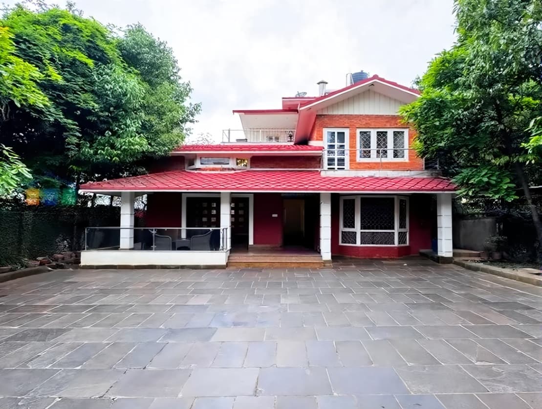 Land & old House on Sale at Bansbari,GJBHOS 3911